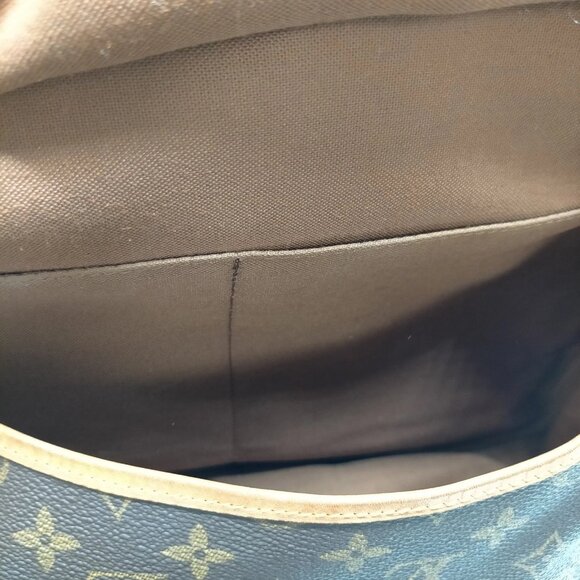 Authentic Louis Vuitton Saumur 35 Brown Monogram Crossbody Bag mon663-110925 - Picture 15 of 16